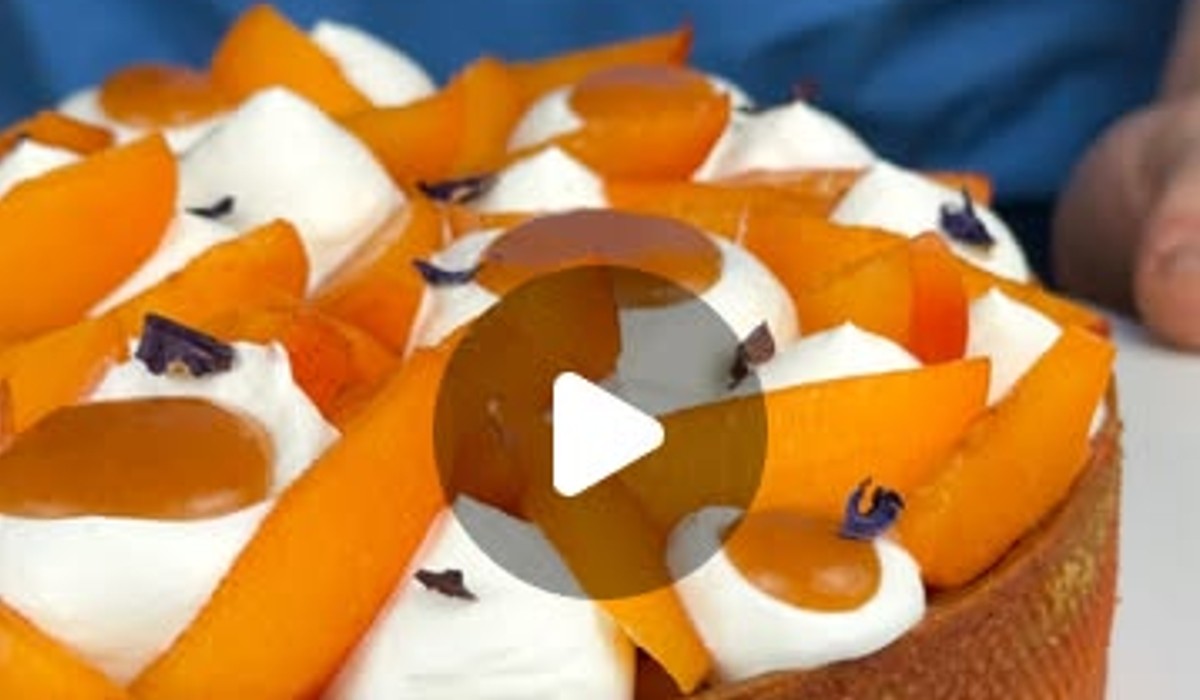 Crostata moderna albicocche, yogurt e mandorle