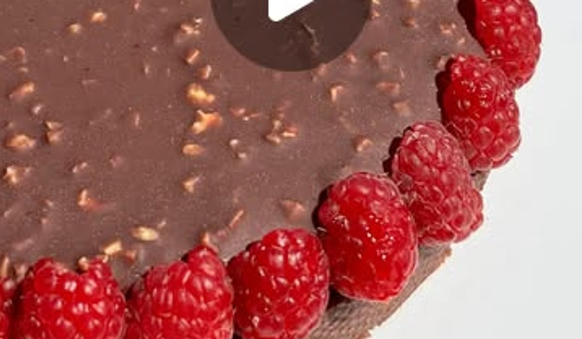 Crostata nocciola e frutti di bosco