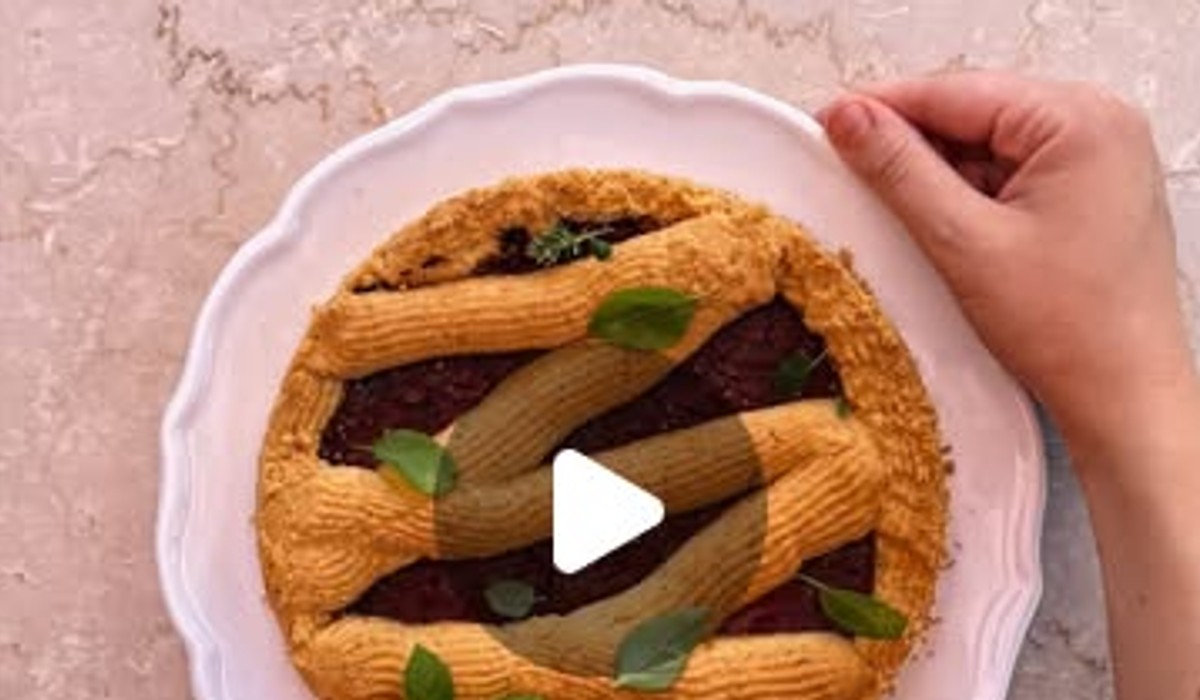 Crostata salata con frolla al parmigiano e confettura di pomodori